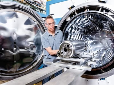 Inovasi Akselerator Mini untuk Ubah Limbah Nuklir Berbahaya Jadi Aman