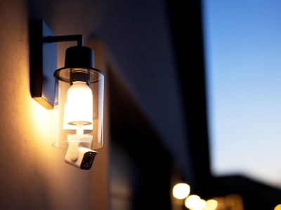 Wyze Bulb Cam: Kamera Keamanan Lampu Pintar Tanpa Kabel untuk Luar Ruangan