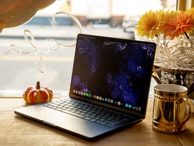 Diskon MacBook Pro M4 14 Inci dengan RAM Besar dan Penyimpanan 1TB di Amazon