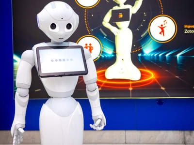 Mengenal Robot Humanoid Ber-AI dan Reaksi Masyarakat di Acara Inovasi