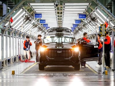 Geely Hentikan Pembangunan Pabrik Baru dan Fokus Kembangkan Teknologi