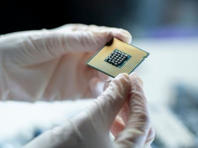 Cina Luncurkan AI QiMeng untuk Percepat Desain Chip dan Lawan Pembatasan AS