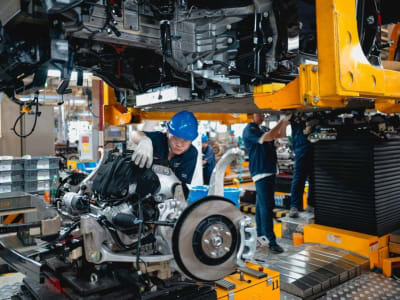 Dari Xiaomi Untung hingga Celaka Seperti Evergrande: Kisah Terbaru Industri Mobil Listrik Tiongkok