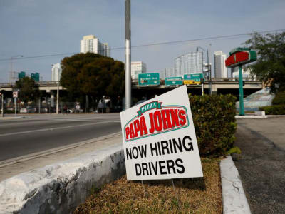 Apollo dan Irth Tawar Papa John's untuk Jadi Perusahaan Privat di Atas 60 Dolar