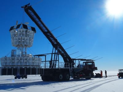 Sinyal Misterius dari Bawah Es Antartika Tantang Fisika Modern