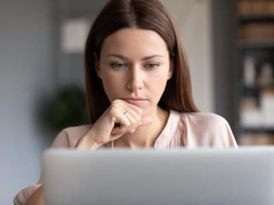 Bisakah Strategi Beli Bitcoin Selamatkan Saham GameStop? Pelajaran dari MicroStrategy