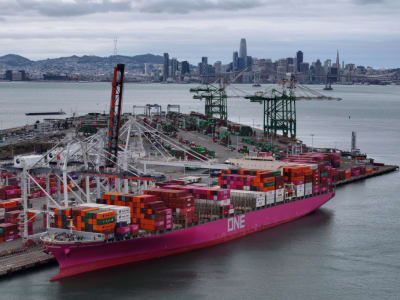 Dampak Kebijakan Tarif AS yang Berubah-ubah pada Industri Energi Terbarukan