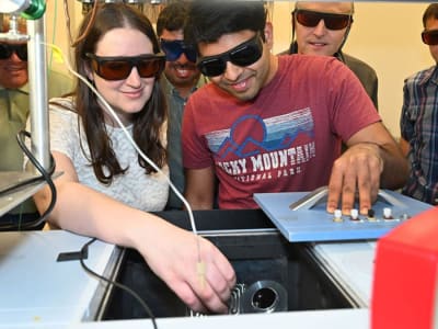 Metode Cahaya untuk Mengubah CO2 Menjadi Bahan Berguna dengan Katalis Baru