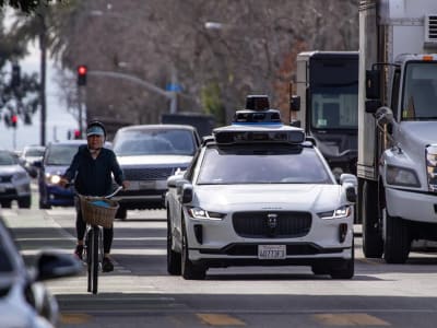 Waymo Perluas Layanan Robotaxi di California Hadapi Persaingan Tesla