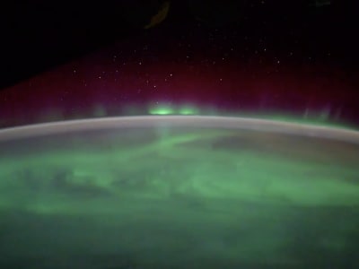 Astronot NASA Jonny Kim Mengabadikan Aurora dan Badai Petir dari ISS