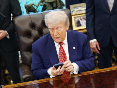 Kenapa Selebriti Kini Menjual Layanan Telepon Seluler, Bukan Tequila Lagi?