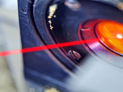 Laser Serat 2 kW Portabel Tahan Suhu Ekstrem Buatan Tiongkok