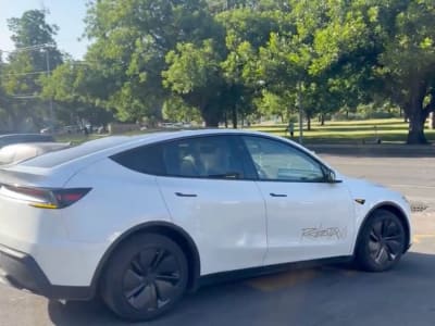 Tesla Luncurkan Robotaxi di Austin: Awal Ambisi Besar Elon Musk dalam Mobil Otonom