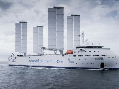 Kapal Canopée Buktikan Tenaga Angin Hemat Bahan Bakar di Lautan