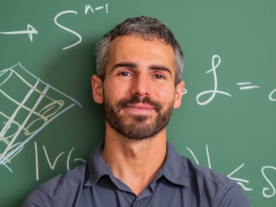 Joshua Zahl Pecahkan Masalah Kakeya Tiga Dimensi dan Bergabung Nankai University