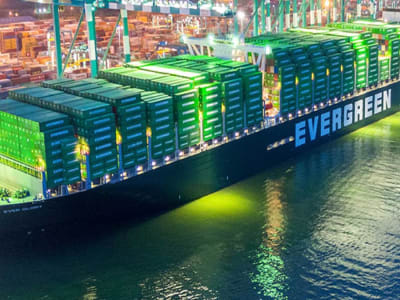 Shanghai Ciptakan Transfer CO₂ Cair Antar Kapal, Terobosan Dekarbonisasi Pelayaran