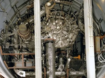 AI Mempercepat Simulasi Lithium Chloride Cair untuk Reaktor Nuklir Modern