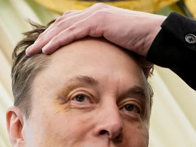 Pengunduran Diri Omead Afshar dan Tantangan Tesla di Tengah Perlambatan Pasar