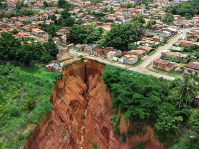 Mengapa Sinkhole Makin Banyak dan Mengancam Pemukiman di Seluruh Dunia