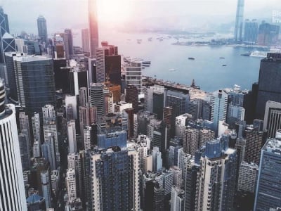 Bloomberg Invest 2025 Hong Kong Bahas Tarif dan Ketegangan Teknologi AS-China