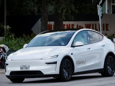 Elon Musk Luncurkan Robotaxi Tesla, Kuasai Posisi Orang Terkaya Dunia