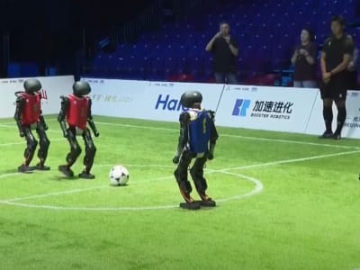 Tim Robot Humanoids Cina Menang Kejuaraan Sepak Bola Robot Otonom Pertama