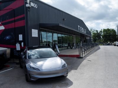 Tesla Kirim Mobil Tanpa Sopir Pertama di Austin, Texas