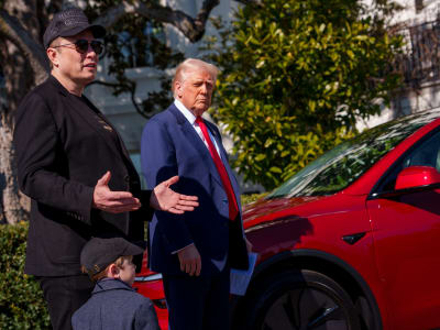 Pertikaian Donald Trump dan Elon Musk Soal RUU Subsidi Mobil Listrik dan Deportasi