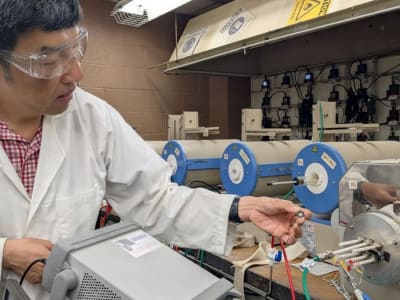 Sel Bahan Bakar Korekan Inovatif WVU Tahan Panas dan Uap untuk Energi Terbarukan