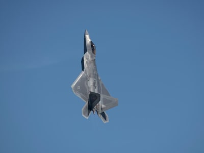 F-22 Raptor Siap Kendalikan Drone Tempur, Masa Depan Perang Udara Bergeser