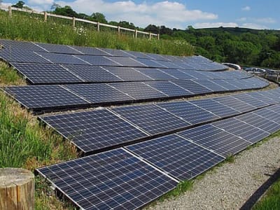 Robot Otonom MIT Percepat Pengukuran Material Semikonduktor untuk Sel Surya