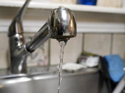 Mengungkap Rahasia Warna Biru Air Bukan Hanya Pantulan Langit