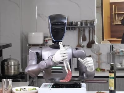 Robot Humanoid Atom: Memasak Steak Dari Jarak 1800 Km Pakai VR