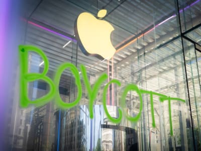 Aktivis Protes Hipokrisi Iklim Apple dan Big Tech di New York