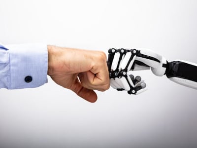 Mengapa Robot Humanoid Optimus Bisa Jadi Alasan Terbaik Membeli Saham Tesla