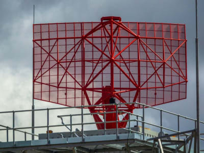 Radar Bandara dan Militer Bisa Jadi Sinyal Tak Sengaja untuk Alien