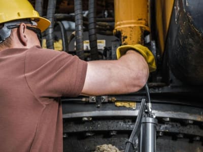 Truk Pelumas Mobile: Kunci Mencegah Downtime Alat Berat di Lokasi Kerja