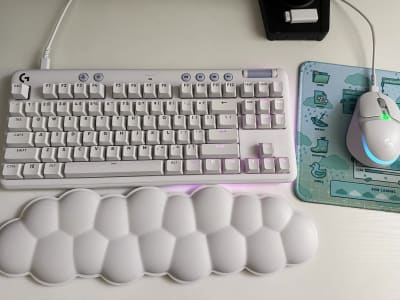 Melihat Gadget dan Perlengkapan Meja Kerja Staf di Rumah Saat Prime Day 2025