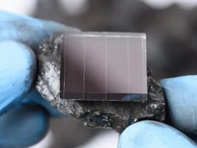 Longi Luncurkan Sel Surya Tandem Perovskit-Silikon Efisiensi 34,58%