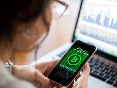 Perbandingan MicroStrategy dan Bitcoin: Mana Investasi Crypto Terbaik?