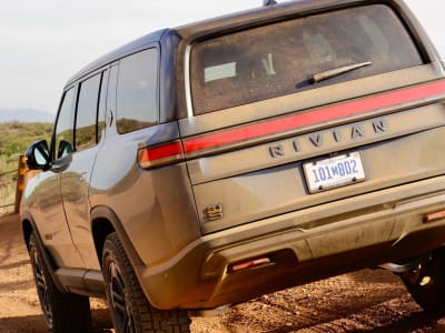 Rivian R1S 2025: Perubahan Besar di Balik Desain yang Serupa