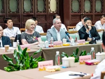 Pasangan Peneliti Terkenal AI Medis Gabung Fudan University di China