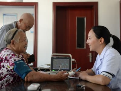Penurunan Peserta Asuransi Kesehatan di Tiongkok karena Biaya dan Pendapatan Stagnan