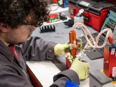 Baterai Logam Litium Aman dengan Teknologi Penghambat Api Terintegrasi