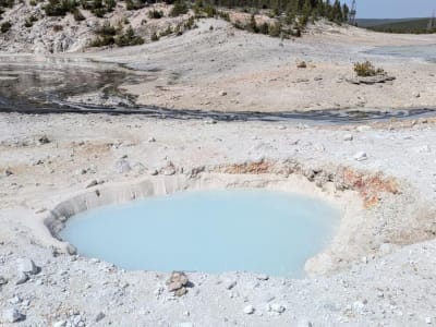 Misteri Kolam Termal Baru di Yellowstone Terungkap Lewat Ledakan Kecil Berulang