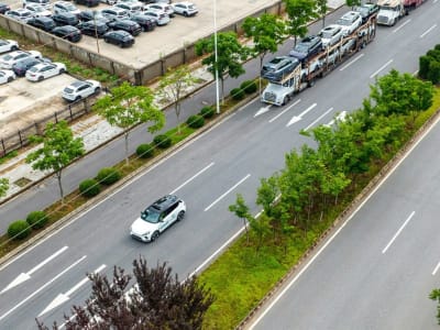 Tesla dan Baidu Bersaing Perluas Robotaxi dengan Teknologi Otonom Canggih