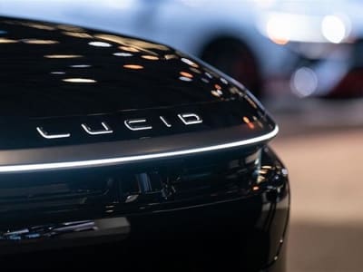 Lucid Akan Luncurkan Robotaxi 2026 dan Rencana Pemecahan Saham Balik