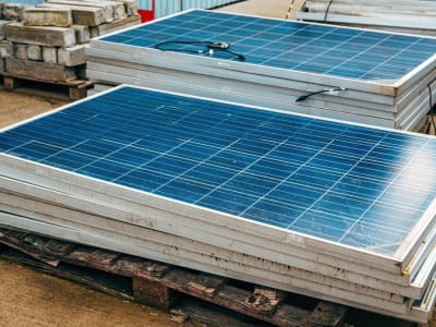 Mengubah Limbah Panel Surya dan CO2 Jadi Bahan Kimia Bernilai untuk Masa Depan