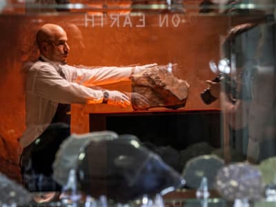 Meteorite Mars Terbesar di Bumi Terjual Rp77 Miliar di Lelang Sotheby’s