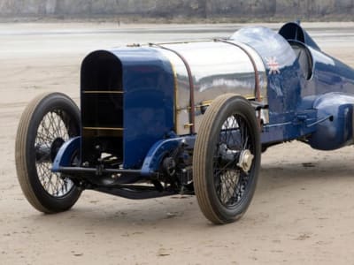 Kembalinya Mobil Blue Bird ke Pendine Sands Rayakan Rekor 241.40 km/jam (150 mph) Pertama